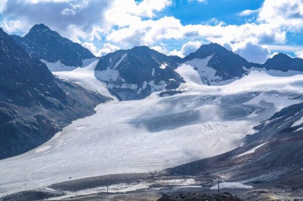 https://www.northshoredailypost.com/wp-content/uploads/2022/01/Pitztal-Glacier-600x398.jpg